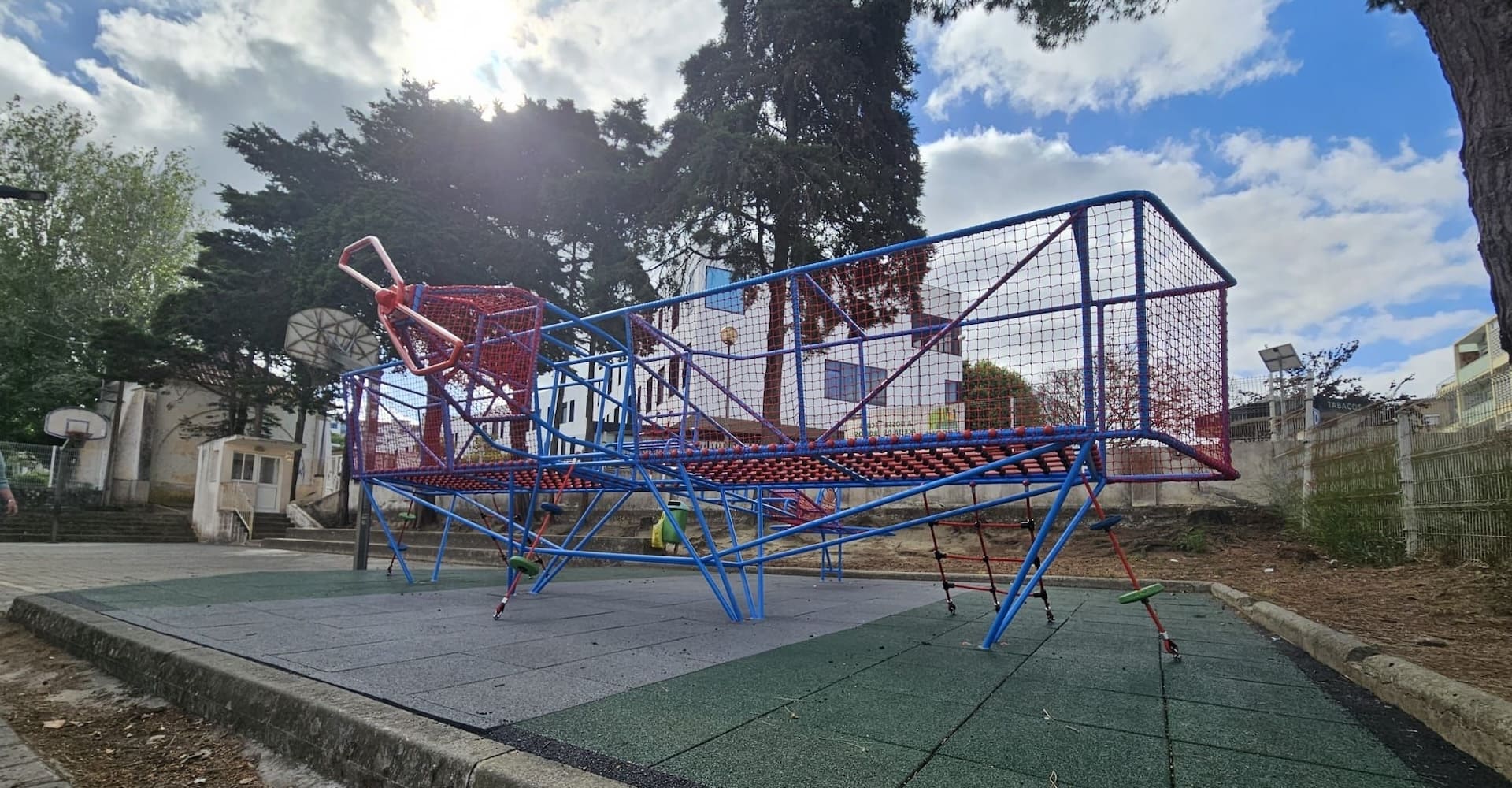 Recuperação do parque infantil da Escola do Avião em Torres Vedras - cópia